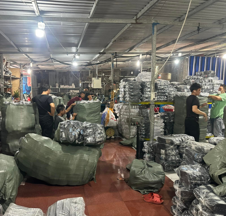 Hình Ảnh Xưởng Đóng Hàng